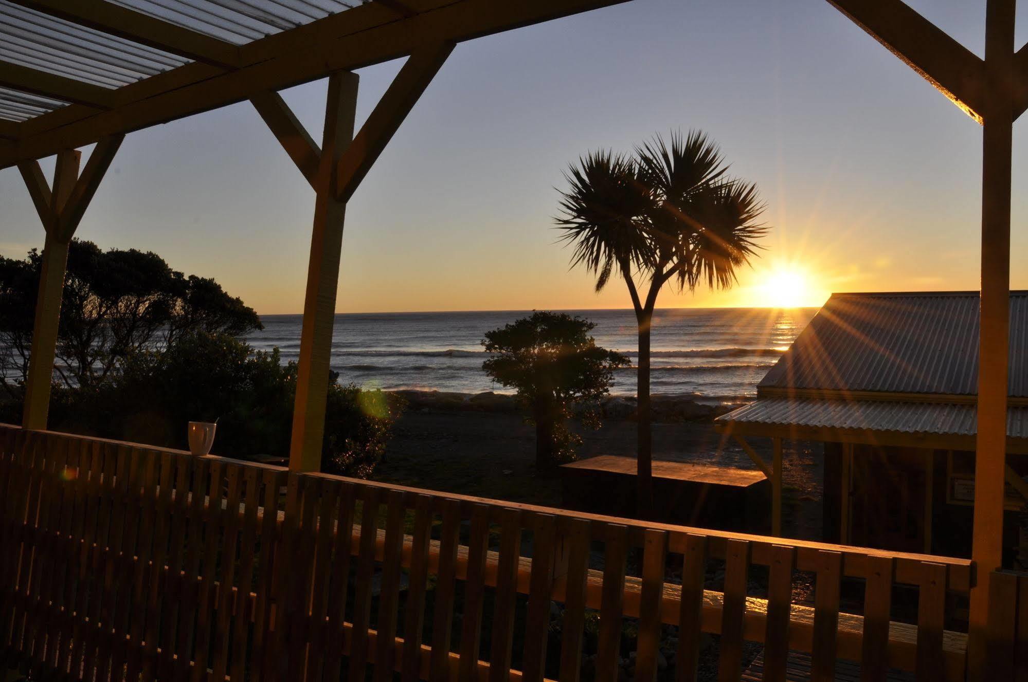 Punakaiki Beach Hostel Exterior photo